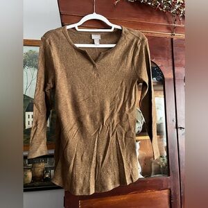 New Chico’s soft brown Heather split neck top zero (small)